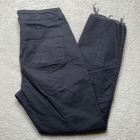 Old Navy Cargo Pants Gray Raw hem Pockets In style Size 2 - Picture 6 of 9